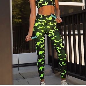Free People Movement Tide Is High Green Neon Camo 7/8 Activewear LeggingSize S-M
